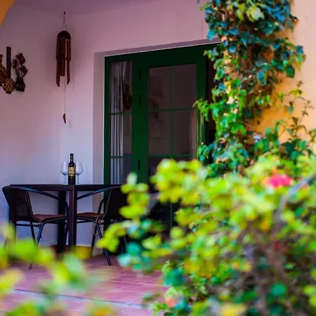 Apartamento 1-bed Sleeps 2 Garden & Pool Access *