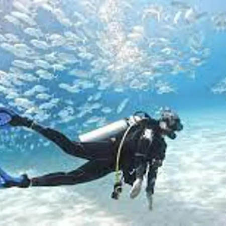 Apartment 1-bed Sleeps 2 Garden & Pool Access *