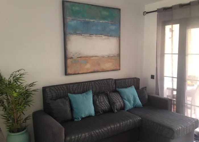 1-bed Sleeps 2 Garden & Pool Access Apartmán *