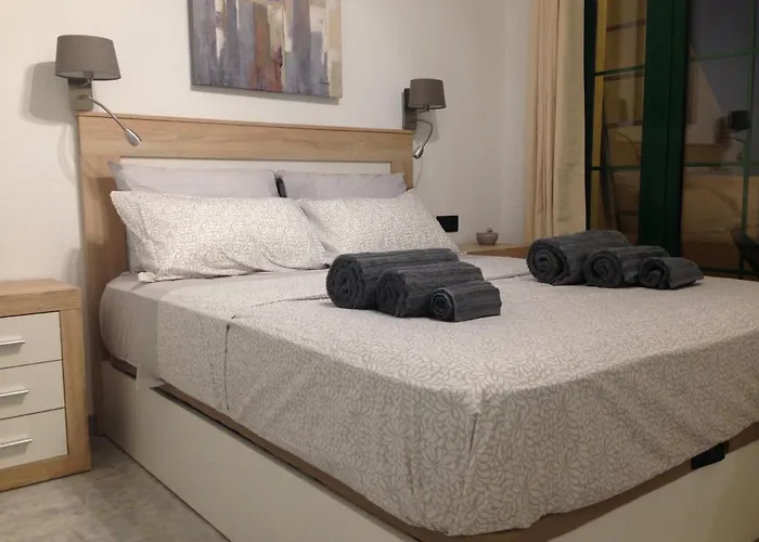 1-bed Sleeps 2 Garden & Pool Access * كاليتا ذي فوستي