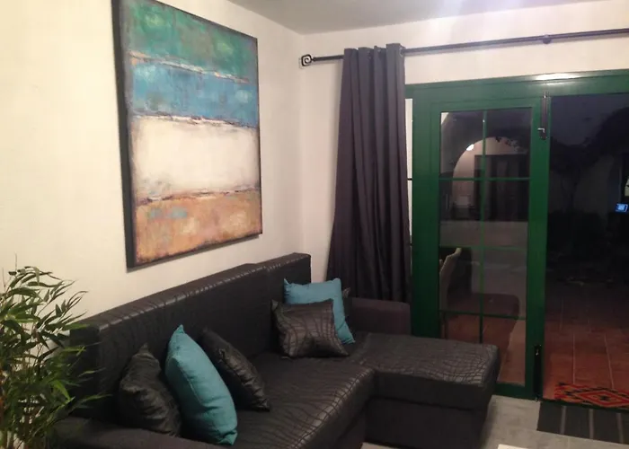 1-bed Sleeps 2 Garden & Pool Access Apartmán