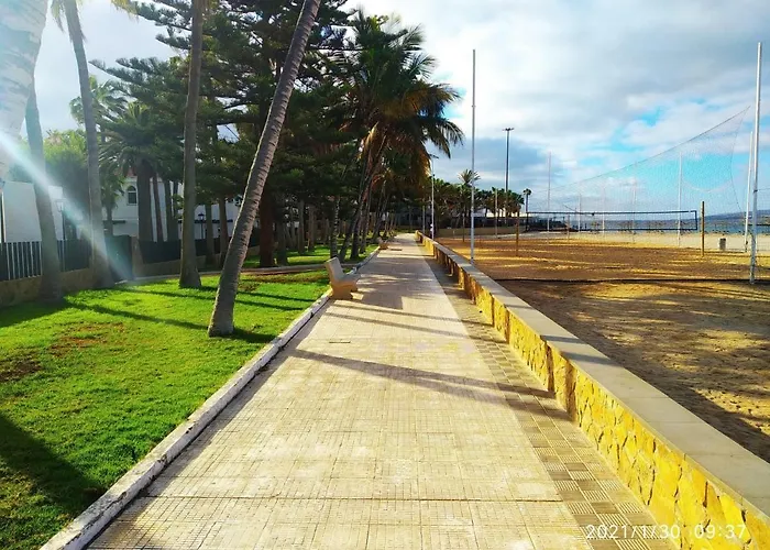 1-bed Sleeps 2 Garden & Pool Access *