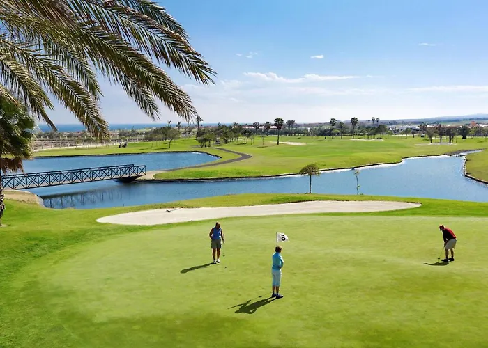 1-bed Sleeps 2 Garden & Pool Access Apartmán *