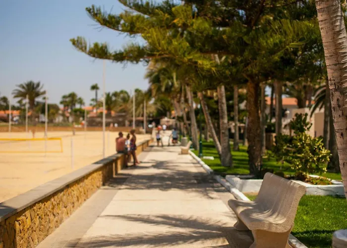 Apartment 1-bed Sleeps 2 Garden & Pool Access *